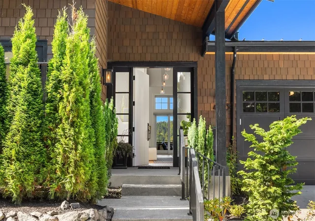 Photo 3 of Single family home for sale at 4833 Rosalind Rd Ne, Bainbridge Island, WA 98110 | MLS# NWM2582990 | Listing updated on 2026-10-01