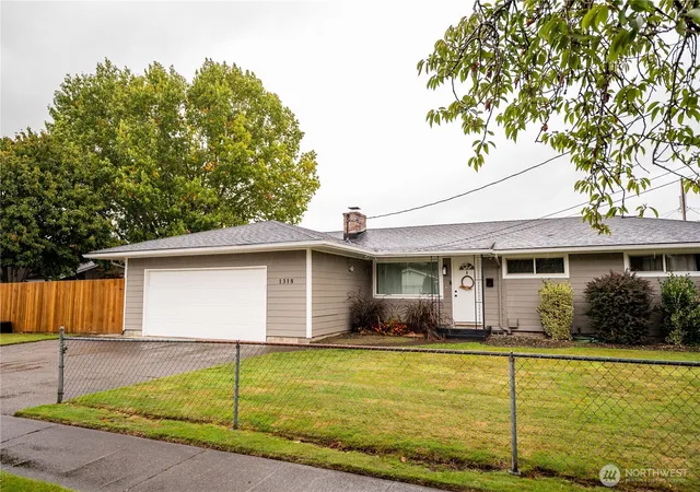 Photo 2 of Single family home for sale at 1318 Midland Ave, Longview, WA 98632 | MLS# NWM2583015 | Listing updated on 2026-09-29