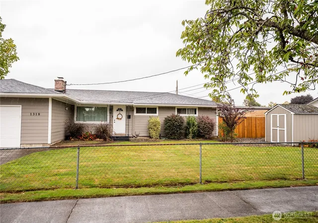 Photo 3 of Single family home for sale at 1318 Midland Ave, Longview, WA 98632 | MLS# NWM2583015 | Listing updated on 2026-09-29