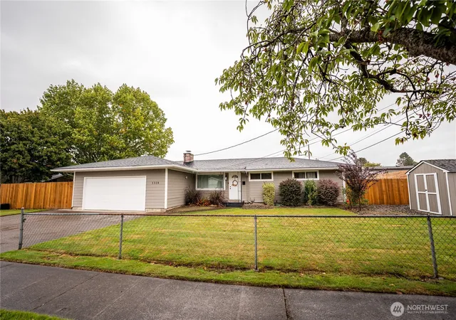 Photo 4 of Single family home for sale at 1318 Midland Ave, Longview, WA 98632 | MLS# NWM2583015 | Listing updated on 2026-09-29