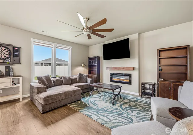 Photo 4 of Single family home for sale at 707 I St NE, Quincy, WA 98848 | MLS# NWM2583025 | Listing updated on 2026-09-17