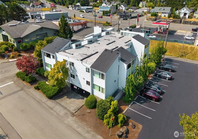 Photo 4 of Multi family home for sale at 4230 Hoyt Ave, Everett, WA 98203 | MLS# NWM2583030 | Listing updated on 2026-09-22