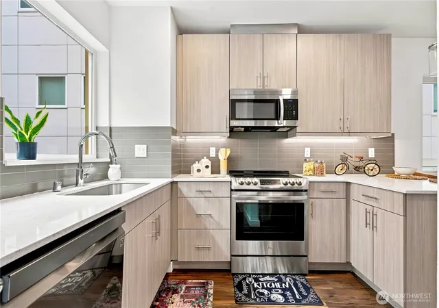 Photo 3 of Sale Pending at 12516 15th Avenue Ne #A, Seattle, WA 98125 | MLS# NWM2583031 | Listing updated on 2026-10-01