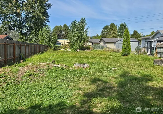Photo 3 of Single family home for sale at 911 Miller St, Kelso, WA 98626 | MLS# NWM2583035 | Listing updated on 2026-09-25
