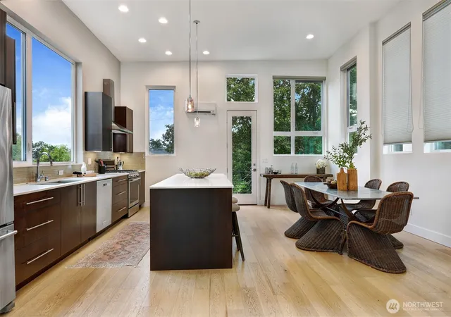 Photo 3 of Townhouse for sale at 3022 4th Avenue W, Seattle, WA 98119 | MLS# NWM2583040 | Listing updated on 2026-09-25