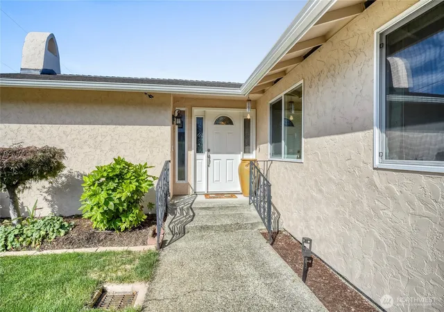 Photo 2 of Single family home for sale at 1112 N 38th Street, Renton, WA 98056 | MLS# NWM2583045 | Listing updated on 2026-09-29