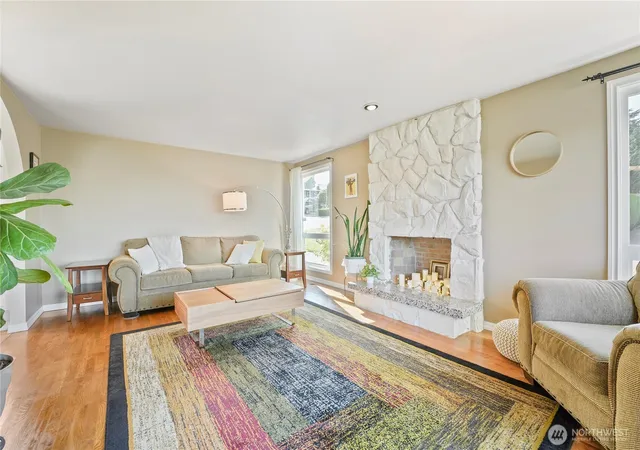 Photo 4 of Single family home for sale at 1112 N 38th Street, Renton, WA 98056 | MLS# NWM2583045 | Listing updated on 2026-09-29