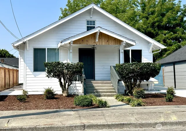 Single family home for sale at 305 Meadow Ave N, Renton, WA 98057 | MLS# NWM2583046