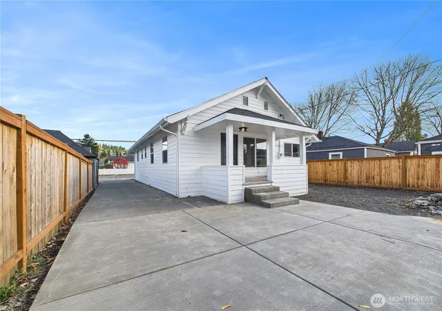 Photo 2 of Single family home for sale at 305 Meadow Ave N, Renton, WA 98057 | MLS# NWM2583046 | Listing updated on 2026-09-23