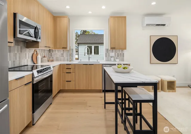 Photo 3 of Single family home for sale at 533 N B 70th St, Seattle, WA 98103 | MLS# NWM2583049 | Listing updated on 2026-09-29