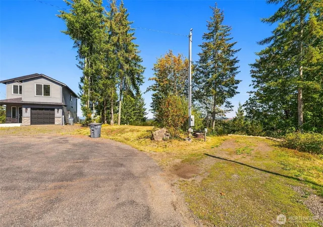 Photo 2 of Single family home for sale at 421 W Satsop Dr, Elma, WA 98541 | MLS# NWM2583055 | Listing updated on 2026-09-30