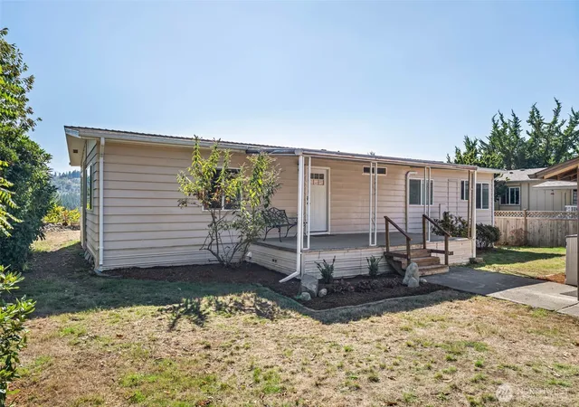 Photo 3 of Sale Pending at 22518 Cedarview Dr E, Bonney Lake, WA 98391 | MLS# NWM2583056 | Listing updated on 2026-10-01