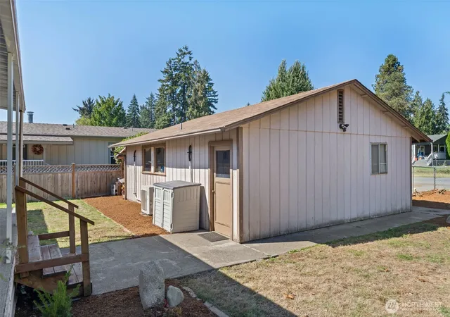 Photo 4 of Sale Pending at 22518 Cedarview Dr E, Bonney Lake, WA 98391 | MLS# NWM2583056 | Listing updated on 2026-10-01