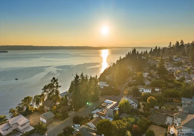 Photo 2 of Single family home for sale at 12116 Shorewood Dr Sw, Burien, WA 98146 | MLS# NWM2583057 | Listing updated on 2026-09-22