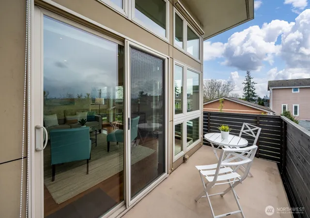 Photo 4 of Condo for sale at 8218 2nd Avenue NE #B, Seattle, WA 98115 | MLS# NWM2583072 | Listing updated on 2026-09-24