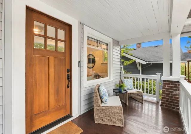 Photo 3 of Sale Pending at 3005 E Union St, Seattle, WA 98122 | MLS# NWM2583084 | Listing updated on 2026-09-30