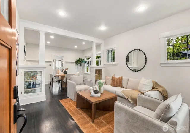 Photo 4 of Sale Pending at 3005 E Union St, Seattle, WA 98122 | MLS# NWM2583084 | Listing updated on 2026-09-30