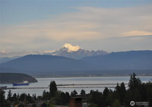 Photo 3 of Single family home for sale at 4402 East Ave, Anacortes, WA 98221 | MLS# NWM2583085 | Listing updated on 2026-09-30