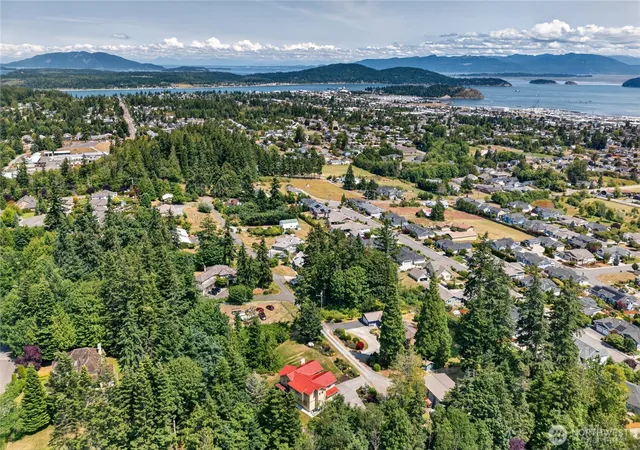Photo 3 of Single family home for sale at 4402 East Ave, Anacortes, WA 98221 | MLS# NWM2583085 | Listing updated on 2026-09-30