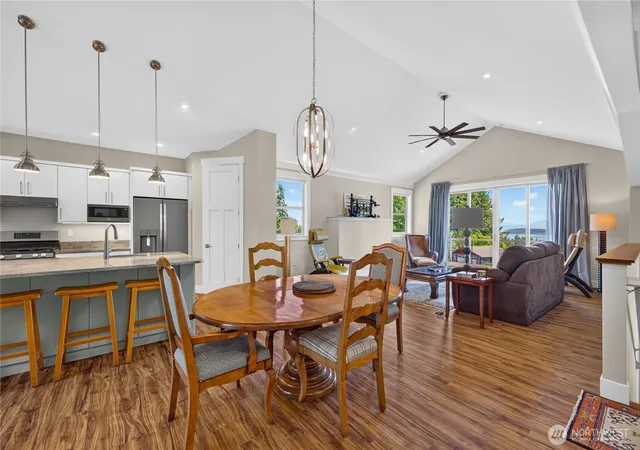 Photo 4 of Single family home for sale at 4402 East Ave, Anacortes, WA 98221 | MLS# NWM2583085 | Listing updated on 2026-09-30