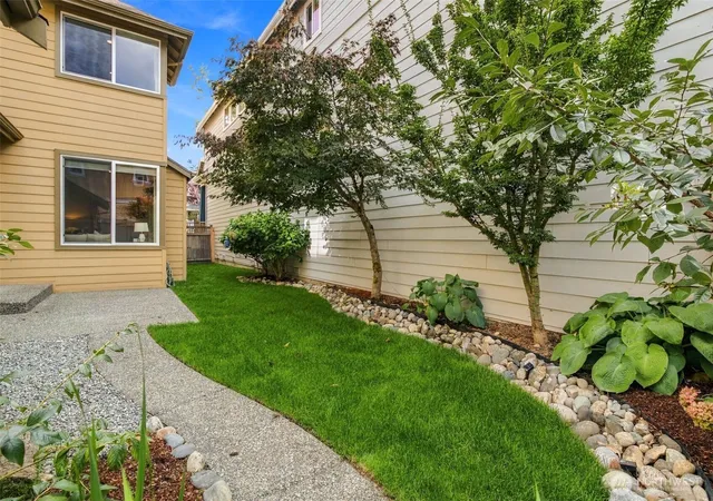 Photo 2 of Single family home for sale at 2117 NW Far Country Ln, Issaquah, WA 98027 | MLS# NWM2583091 | Listing updated on 2026-10-01