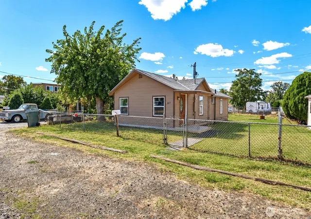 Photo 1 of Single family home for sale at 817 Perkins St, Milton Freewater, OR 97862 | MLS# NWM2583093 | Listing updated on 2026-09-25