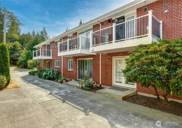 Photo 4 of Multi family home for sale at 8806 3rd Avenue SE, Everett, WA 98208 | MLS# NWM2583094 | Listing updated on 2026-09-22
