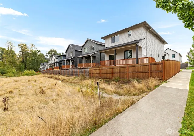 Photo 2 of Sale Pending at 7013 N Madison Cir, Ridgefield, WA 98642 | MLS# NWM2583099 | Listing updated on 2026-09-26