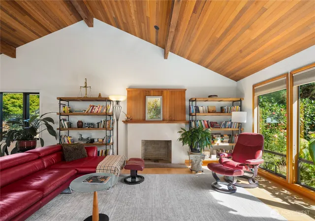 Photo 4 of Single family home for sale at 10 Tulalip Ky, Bellevue, WA 98006 | MLS# NWM2583103 | Listing updated on 2026-09-21