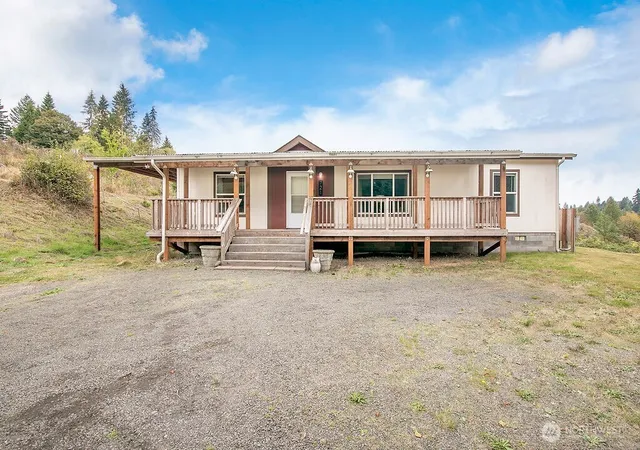 Manufactured home for sale at 721 Robertson Rd, Longview, WA 98632 | MLS# NWM2583112
