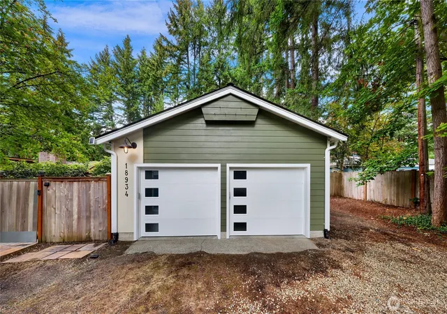 Photo 2 of Sale Pending at 18934 Forest Park Dr Ne, Lake Forest Park, WA 98155 | MLS# NWM2583125 | Listing updated on 2026-09-28