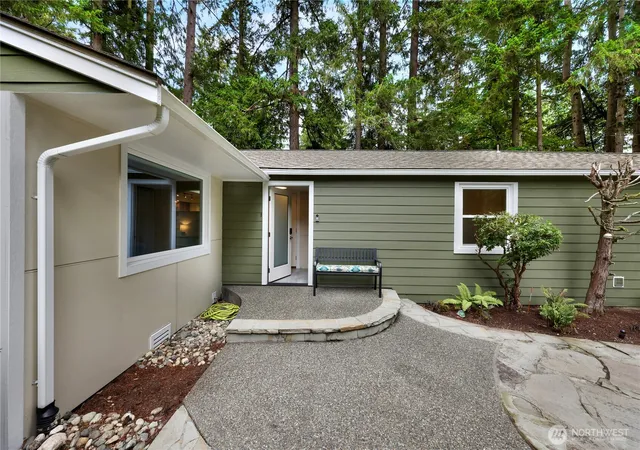 Photo 3 of Sale Pending at 18934 Forest Park Dr Ne, Lake Forest Park, WA 98155 | MLS# NWM2583125 | Listing updated on 2026-09-28