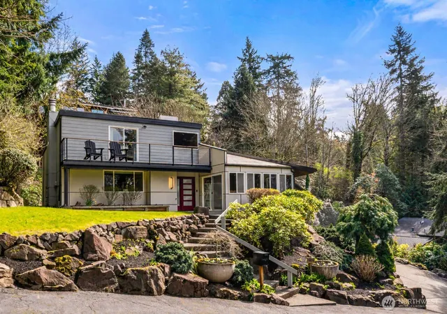 Photo 2 of Single family home for sale at 4830 88th Place Se, Mercer Island, WA 98040 | MLS# NWM2583136 | Listing updated on 2026-09-17