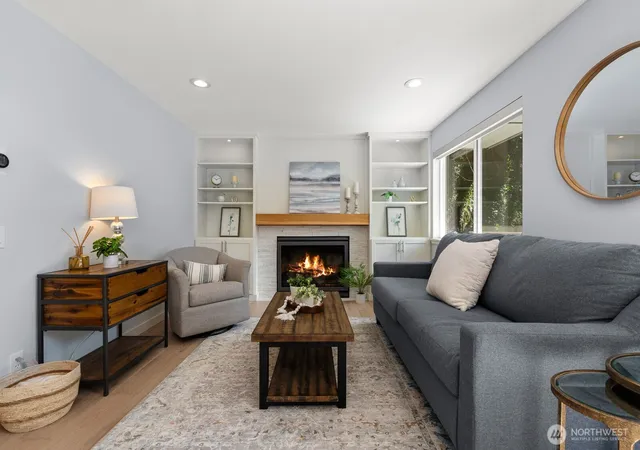 Photo 4 of Single family home for sale at 4830 88th Place SE, Mercer Island, WA 98040 | MLS# NWM2583136 | Listing updated on 2026-09-17