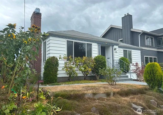 Photo 3 of Sale Pending at 136 Ne 58th Street, Seattle, WA 98105 | MLS# NWM2583161 | Listing updated on 2026-09-22