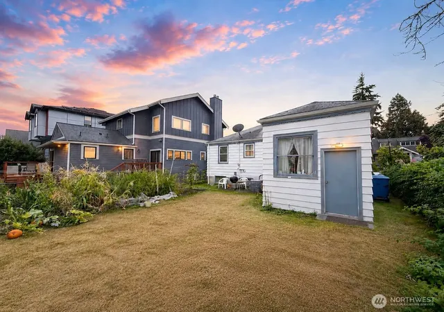 Photo 3 of Sale Pending at 136 NE 58th Street, Seattle, WA 98105 | MLS# NWM2583161 | Listing updated on 2026-09-22