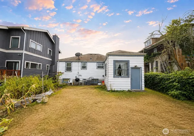 Photo 4 of Sale Pending at 136 NE 58th Street, Seattle, WA 98105 | MLS# NWM2583161 | Listing updated on 2026-09-22