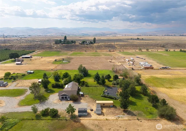 Photo 3 of Single family home for sale at 6 Peacock Ln, Omak, WA 98841 | MLS# NWM2583166 | Listing updated on 2026-09-17