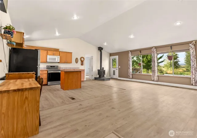 Photo 4 of Single family home for sale at 6 Peacock Ln, Omak, WA 98841 | MLS# NWM2583166 | Listing updated on 2026-09-17