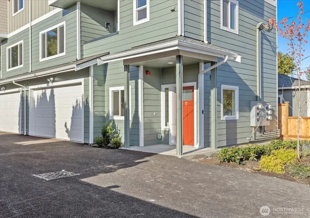 Photo 3 of Townhouse for sale at 215 Corrin Ave Nw #C, Orting, WA 98360 | MLS# NWM2583170 | Listing updated on 2026-10-01