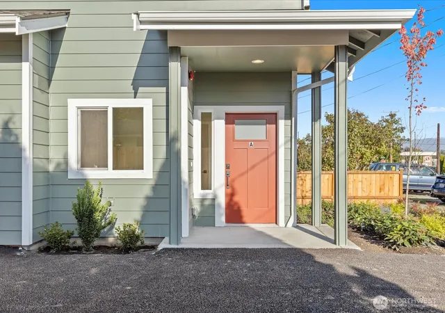 Photo 3 of Townhouse for sale at 215 Corrin Ave NW #C, Orting, WA 98360 | MLS# NWM2583170 | Listing updated on 2026-10-01
