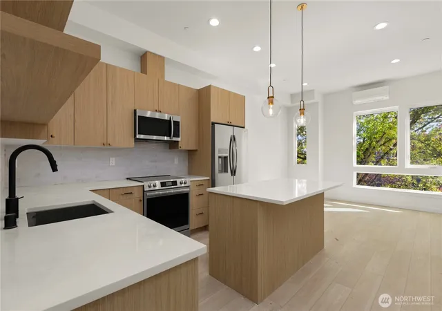 Photo 4 of Townhouse for sale at 1535 19th Avenue, Seattle, WA 98122 | MLS# NWM2583171 | Listing updated on 2026-10-09