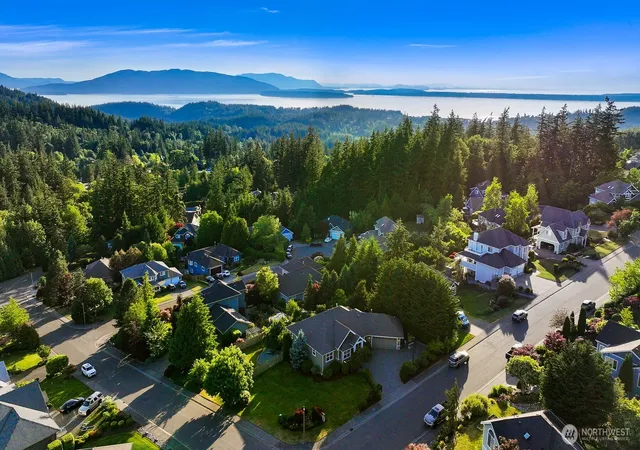 Photo 2 of Single family home for sale at 4522 Parkhust Dr, Bellingham, WA 98229 | MLS# NWM2583174 | Listing updated on 2026-10-01