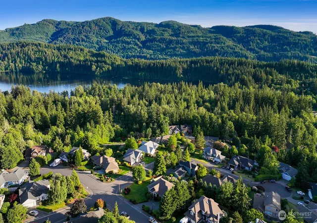 Photo 3 of Single family home for sale at 4522 Parkhust Dr, Bellingham, WA 98229 | MLS# NWM2583174 | Listing updated on 2026-10-01