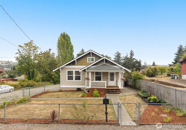 Photo 1 of Single family home for sale at 1532 Naval Ave, Bremerton, WA 98312 | MLS# NWM2583175 | Listing updated on 2026-10-01