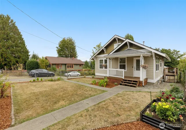 Photo 2 of Single family home for sale at 1532 Naval Ave, Bremerton, WA 98312 | MLS# NWM2583175 | Listing updated on 2026-10-01