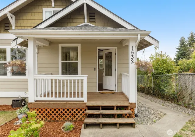 Photo 3 of Single family home for sale at 1532 Naval Ave, Bremerton, WA 98312 | MLS# NWM2583175 | Listing updated on 2026-10-01