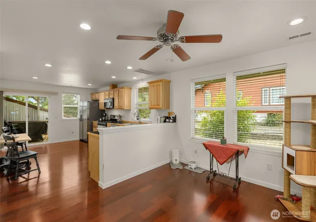 Photo 3 of Single family home for sale at 1532 Naval Ave, Bremerton, WA 98312 | MLS# NWM2583175 | Listing updated on 2026-10-01