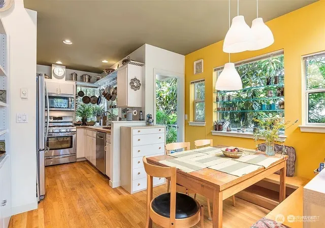 Photo 2 of Townhouse for sale at 3661 Albion Pl N #2, Seattle, WA 98103 | MLS# NWM2583181 | Listing updated on 2026-09-29
