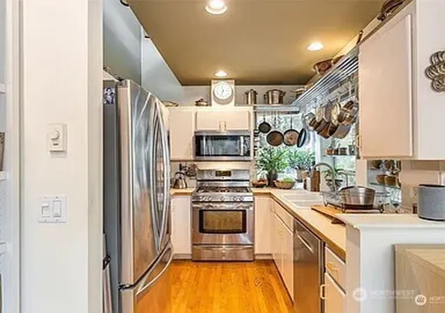 Photo 4 of Townhouse for sale at 3661 Albion Pl N #2, Seattle, WA 98103 | MLS# NWM2583181 | Listing updated on 2026-09-29
